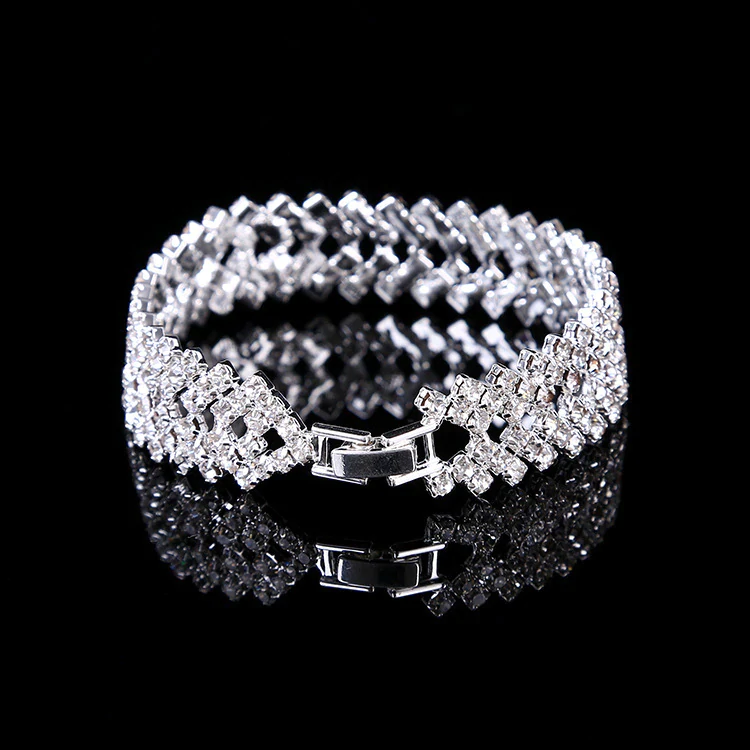 Csilla schillerndes Charme-Armband