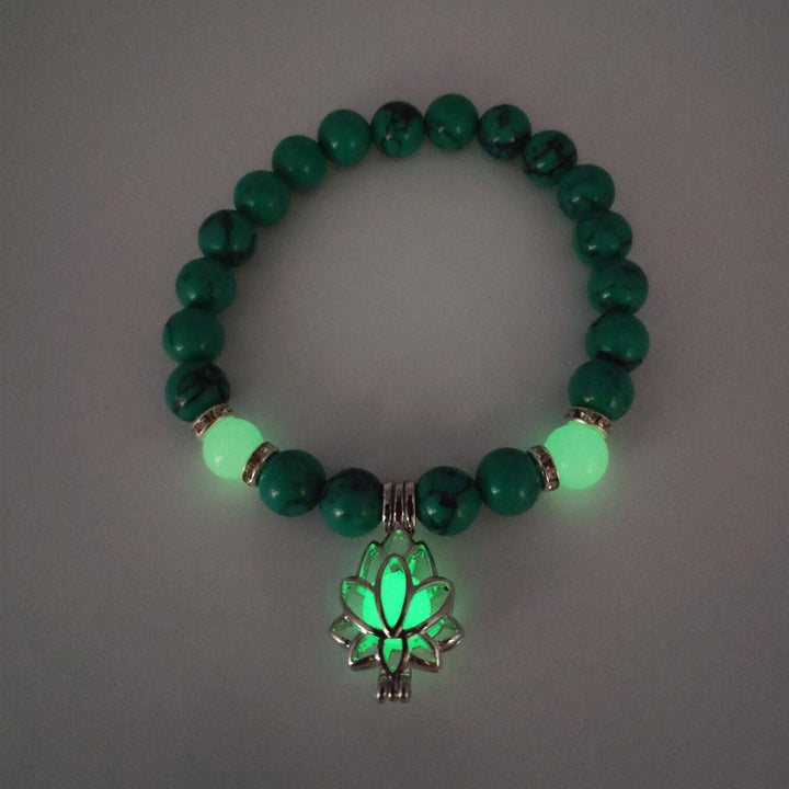 Lotus Dunkeln leuchtet Charme-Armband